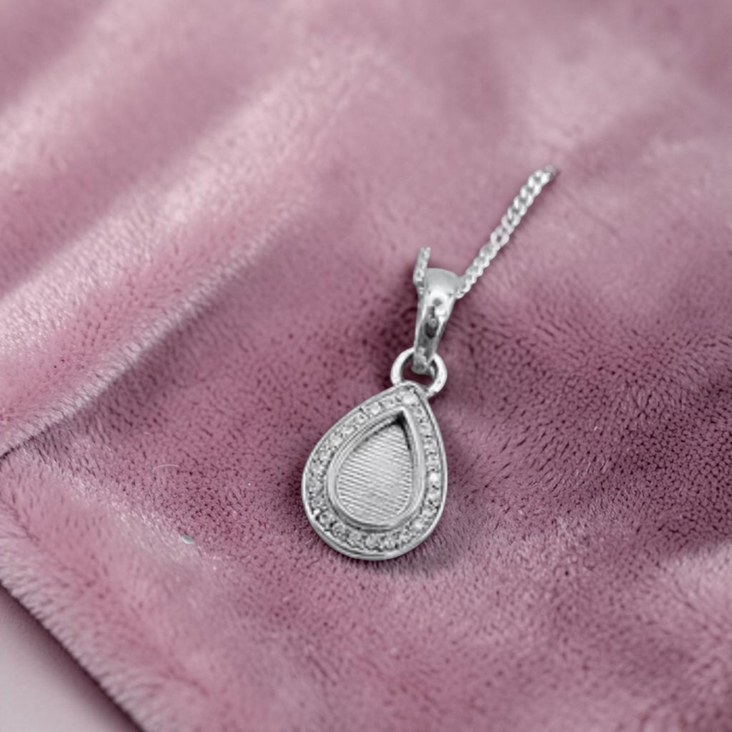 Pendant 8