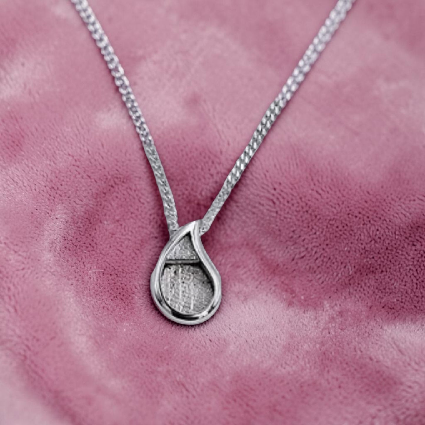 Pendant 12