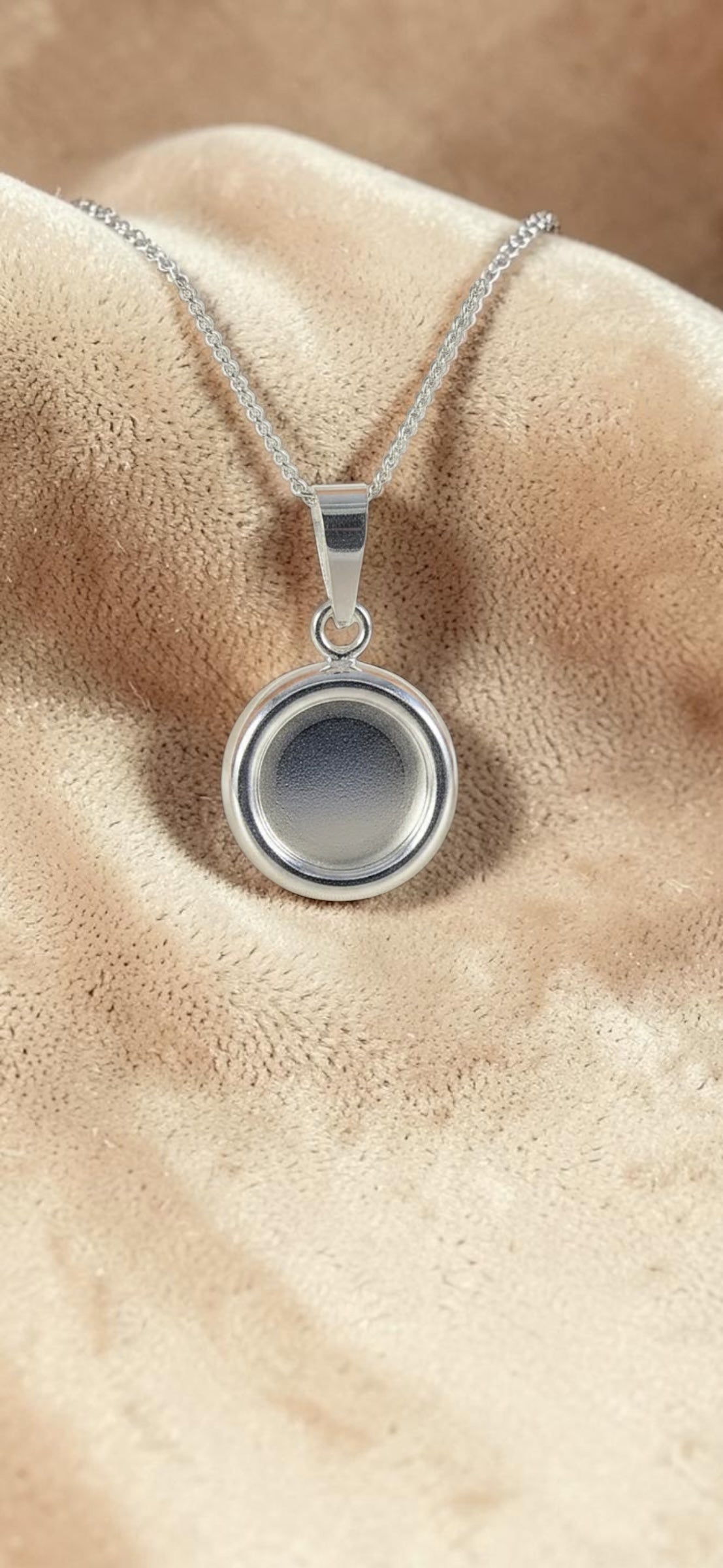 Pendant 47