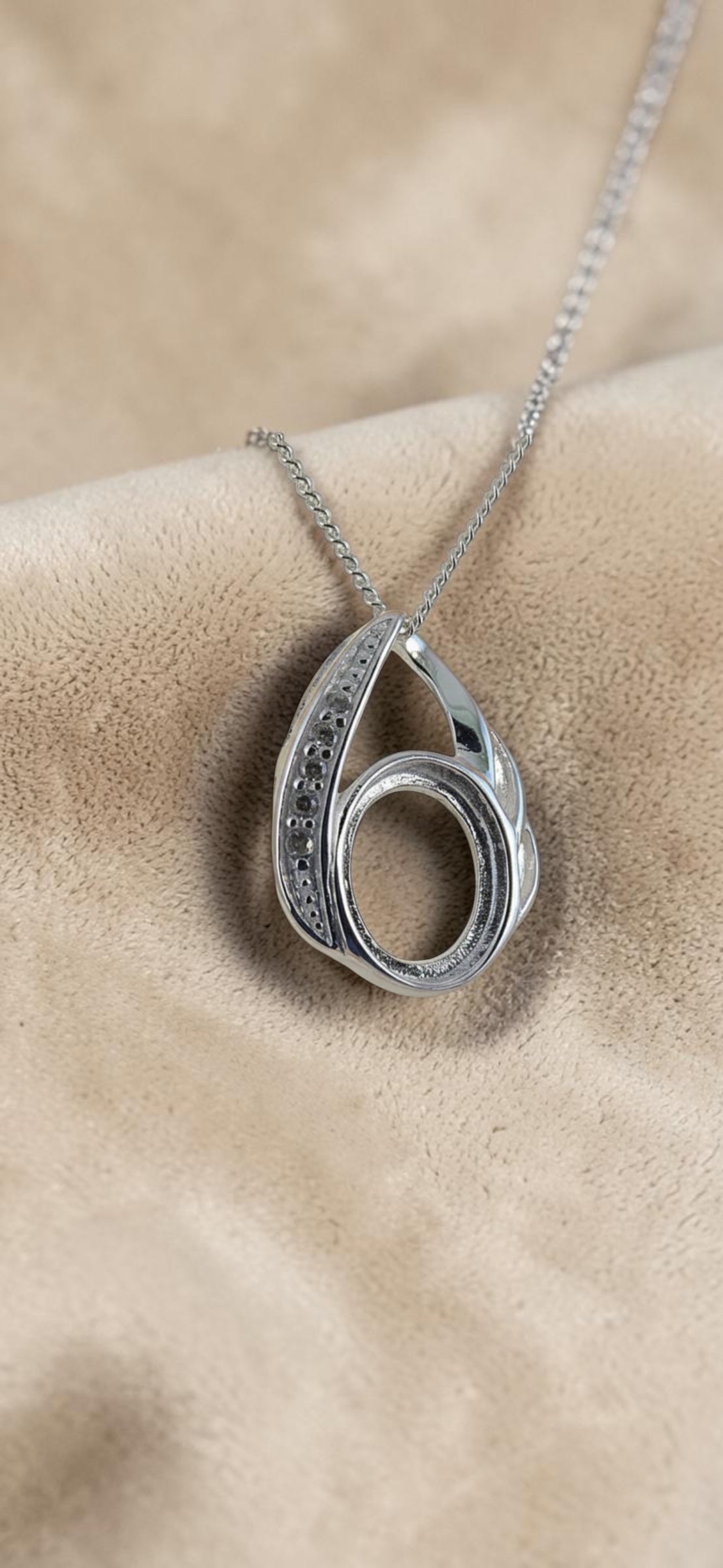 Pendant 48