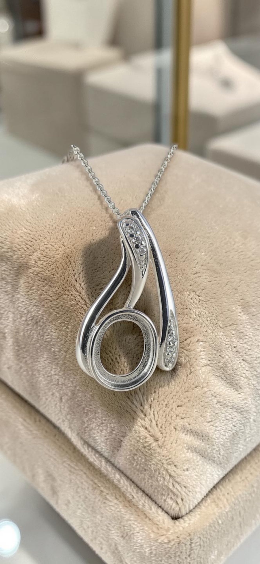 Pendant 49